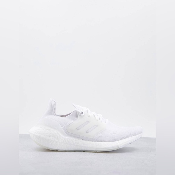 Adidas Men's Ultraboost 22 Running Shoes - Picture 6 of 13